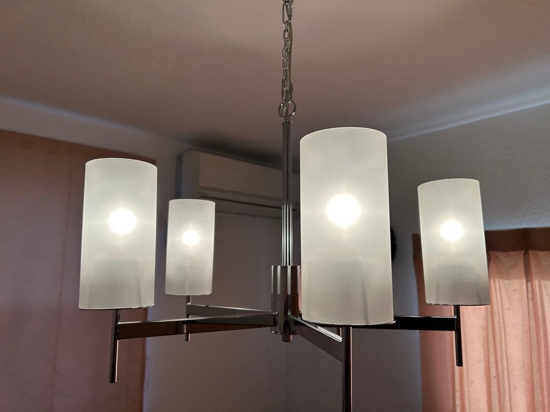 お部屋のイメージを変える5灯シャンデリア