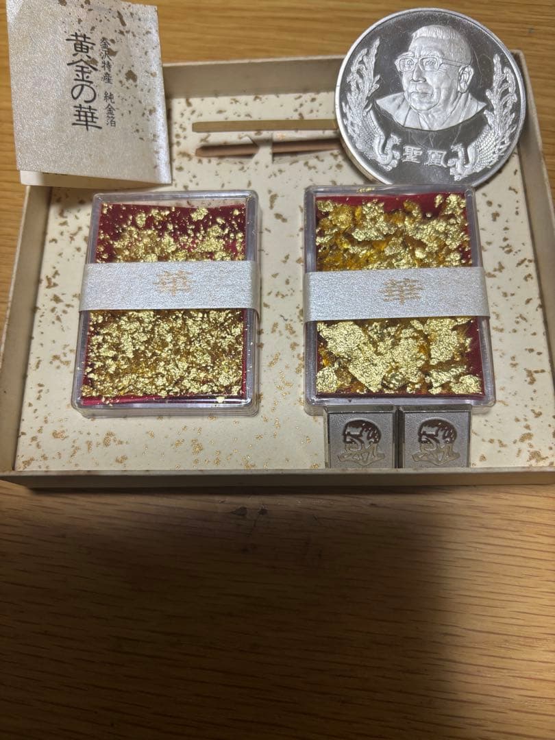 純銀のメダルと純銀の彫物