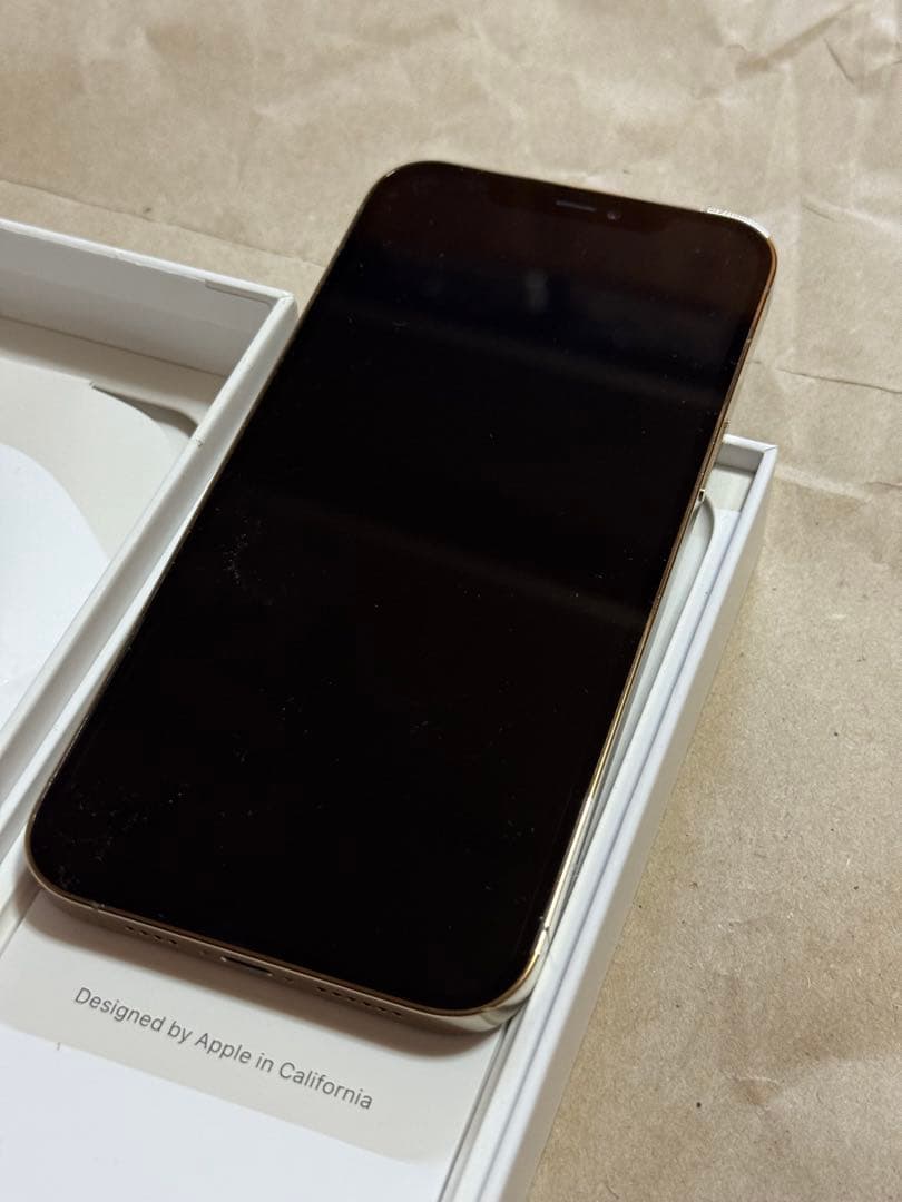 hugs！iPhone 12 pro max 純正バッテリー新品！