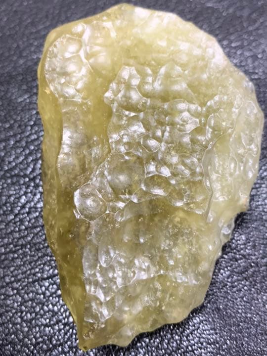 巨大な！リビアンデザートグラス 原石（ガラス隕石）本物保証 165.6g