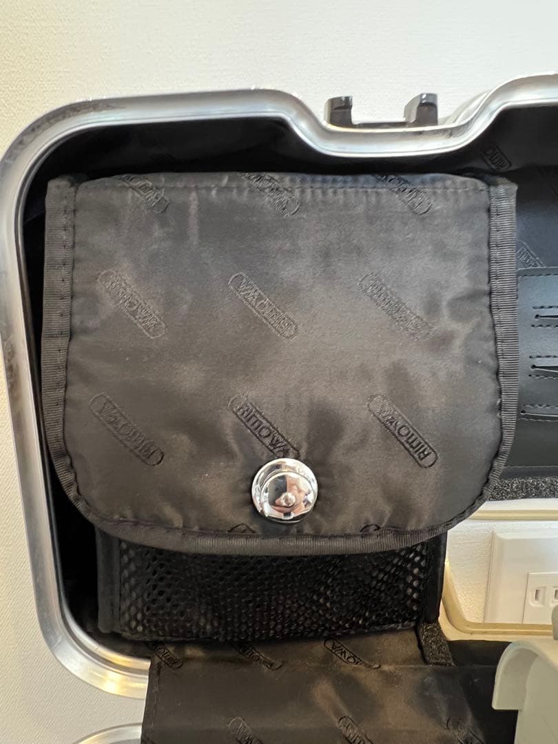 パイロット　シルバー アルミ キャリーケース