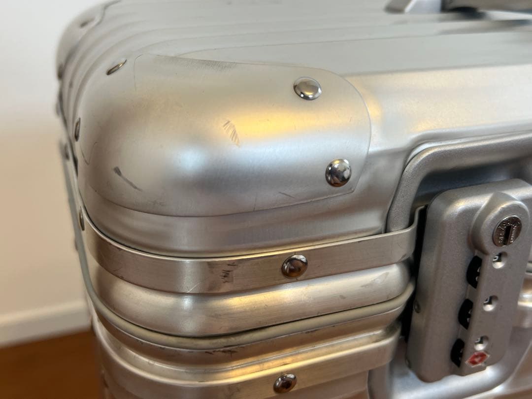 パイロット　シルバー アルミ キャリーケース