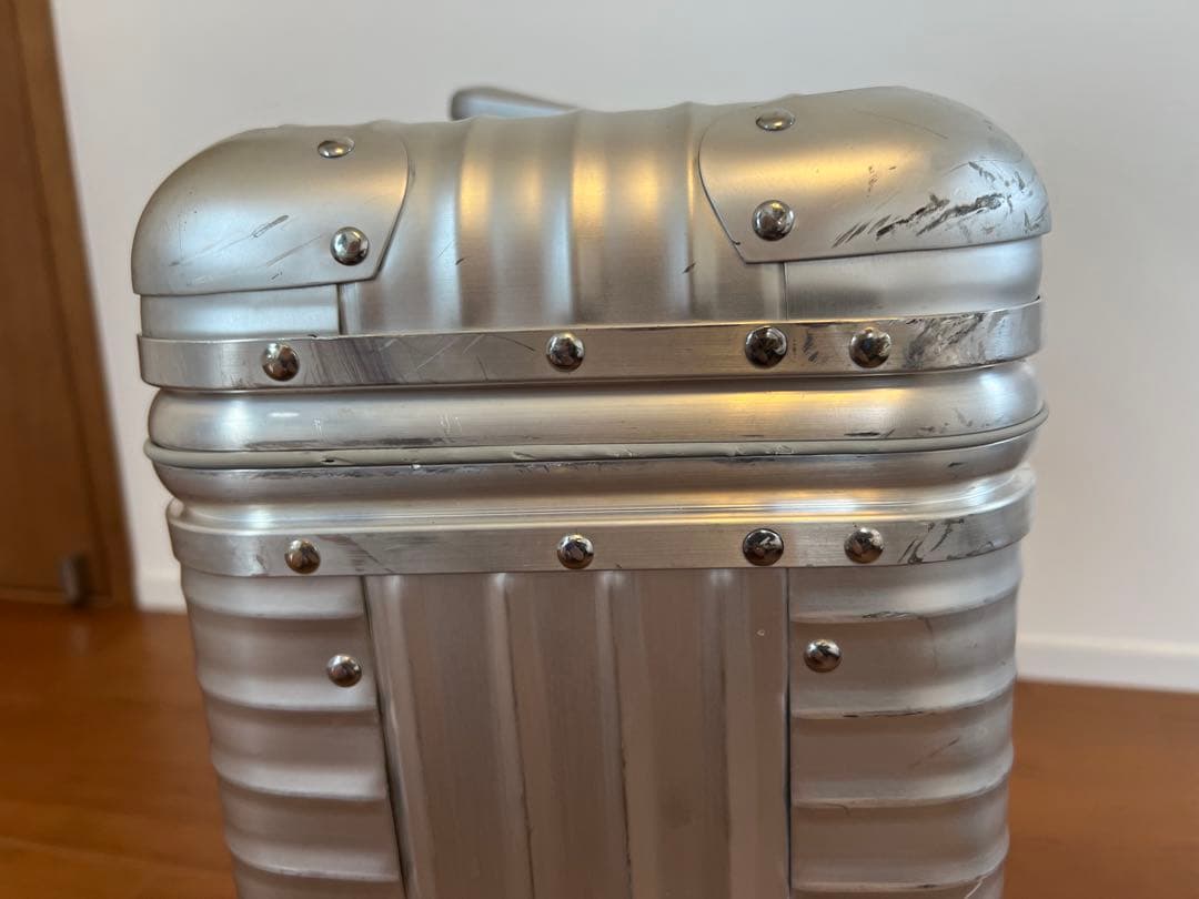 パイロット　シルバー アルミ キャリーケース