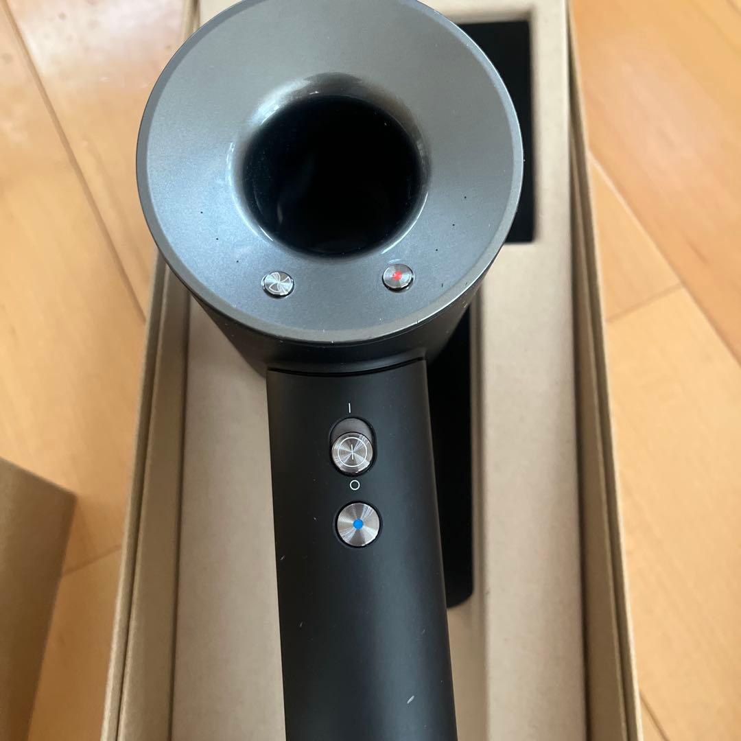 お値下げ。正規品　ダイソン　ドライヤーdyson HD08