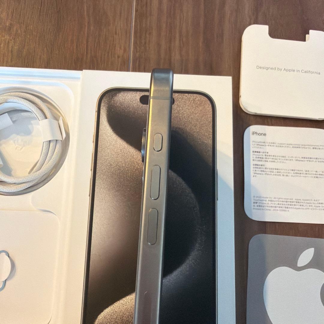 値下げ　美品　Apple iPhone 15 pro シルバー　本体