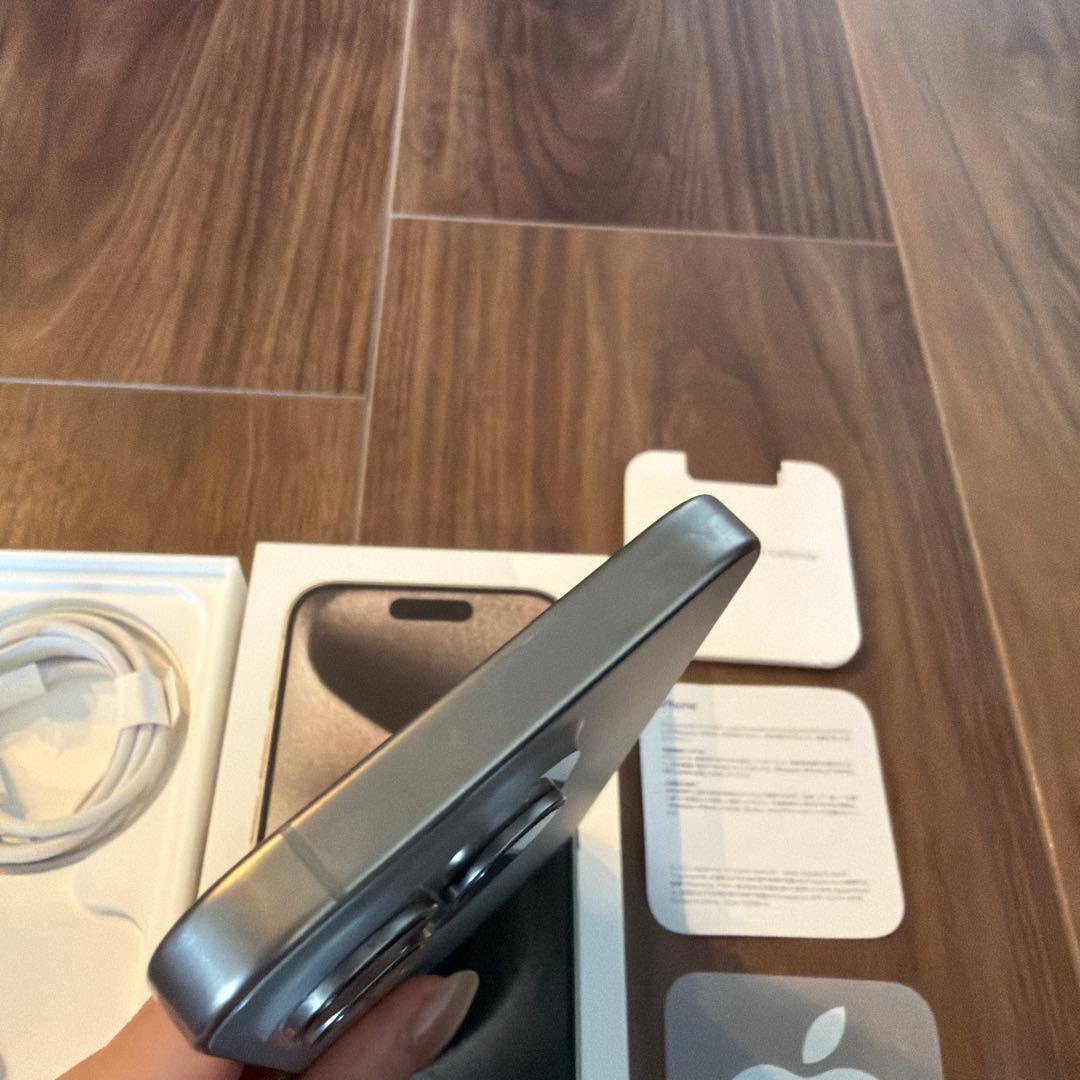 値下げ　美品　Apple iPhone 15 pro シルバー　本体