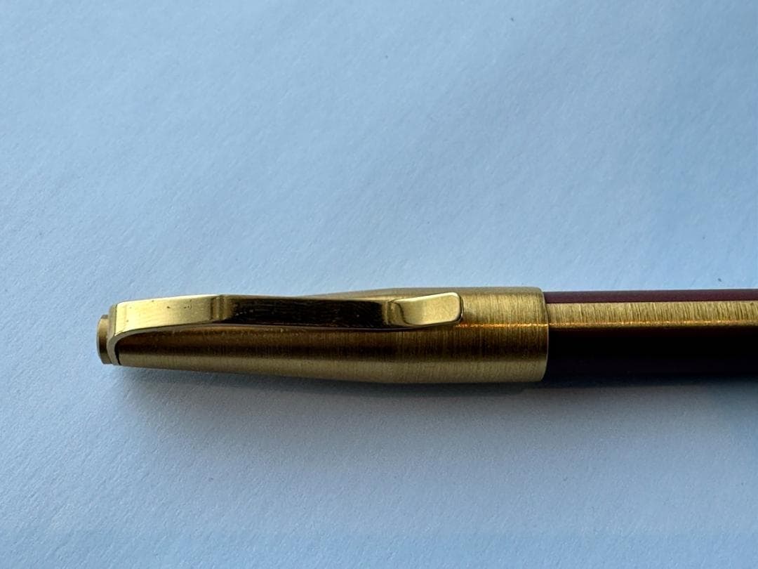 三菱鉛筆　LAYERED(レイヤード)　バーガンディ　ポスタルコ