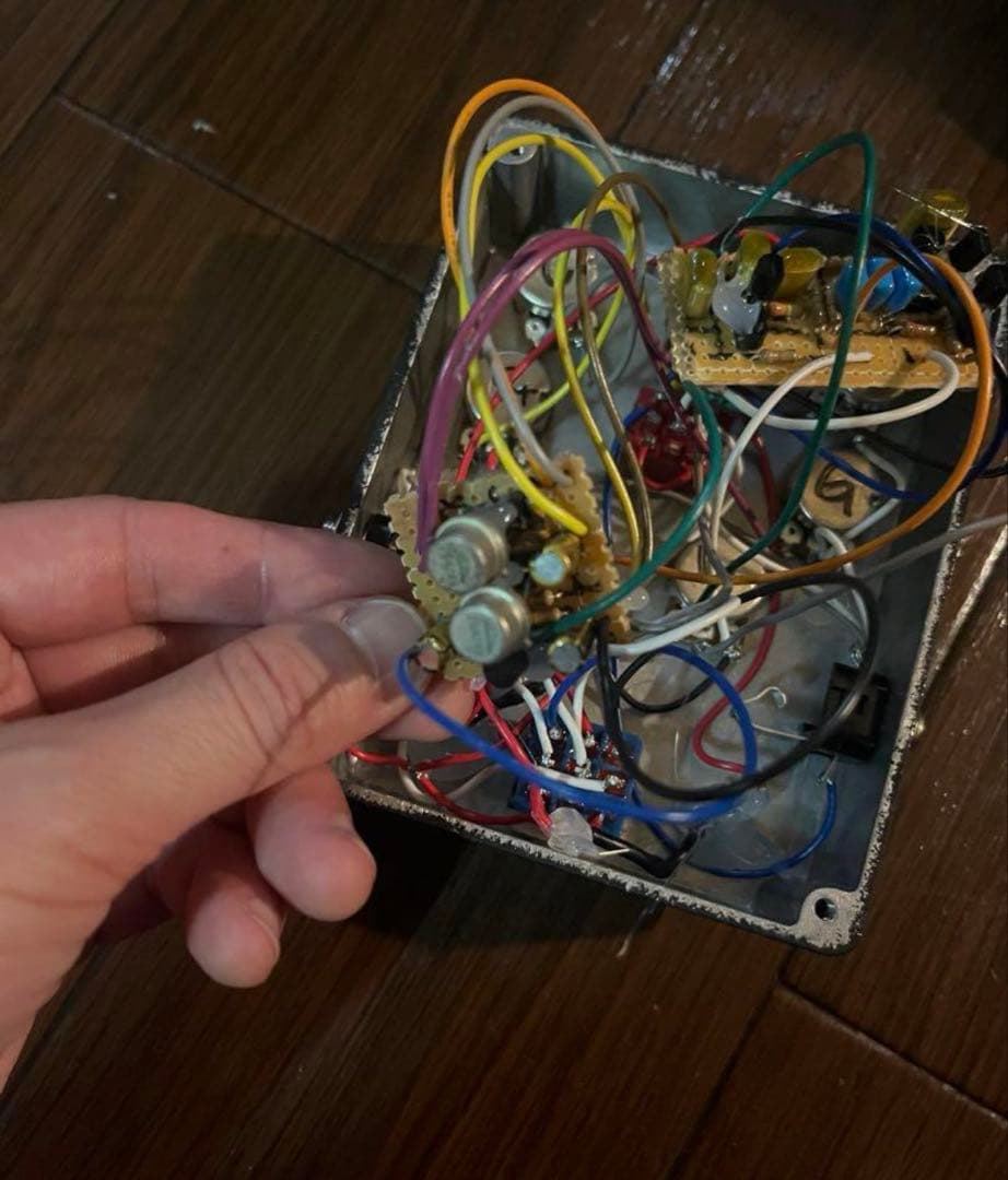 キ*ス様 FUZZ FACTORYクローン+トレモロ(試奏動画有り)