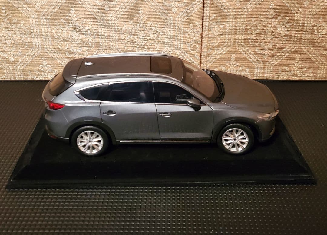 良品 1/18 マツダMazda CX-8 ミニカー フィギュア