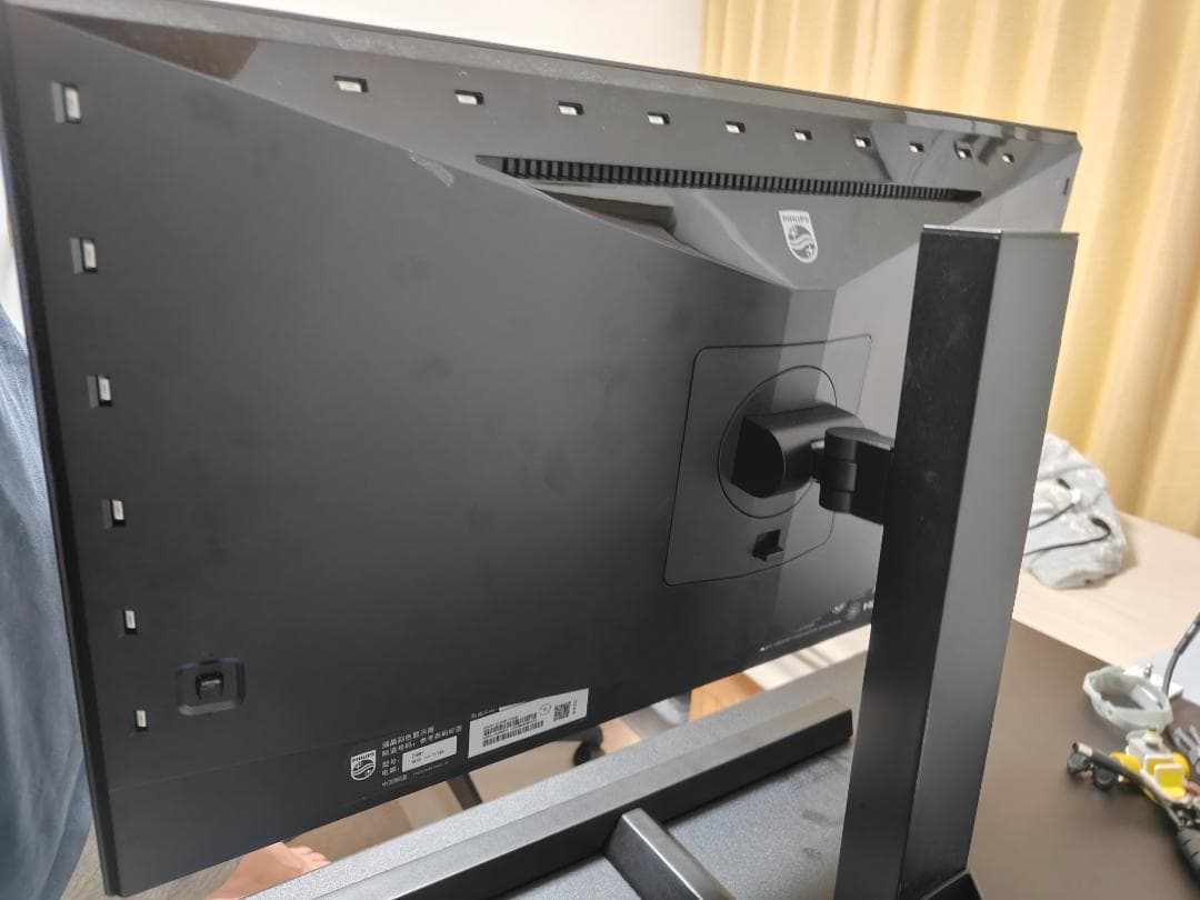 Philips 27インチ 4K NanoIPS 144Hz HDR600