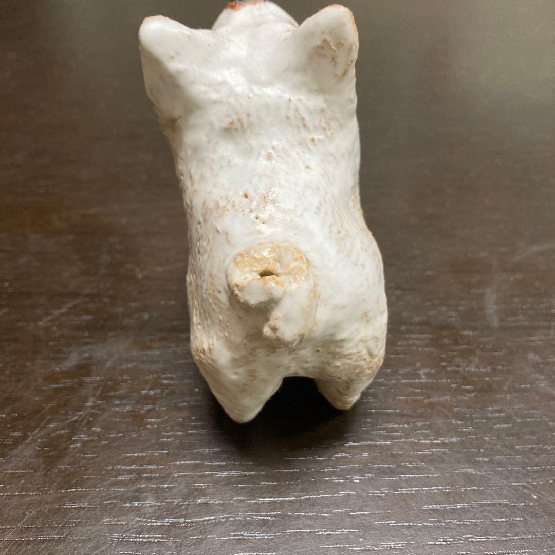 犬の形状の陶器の置物　小室幸雄さん