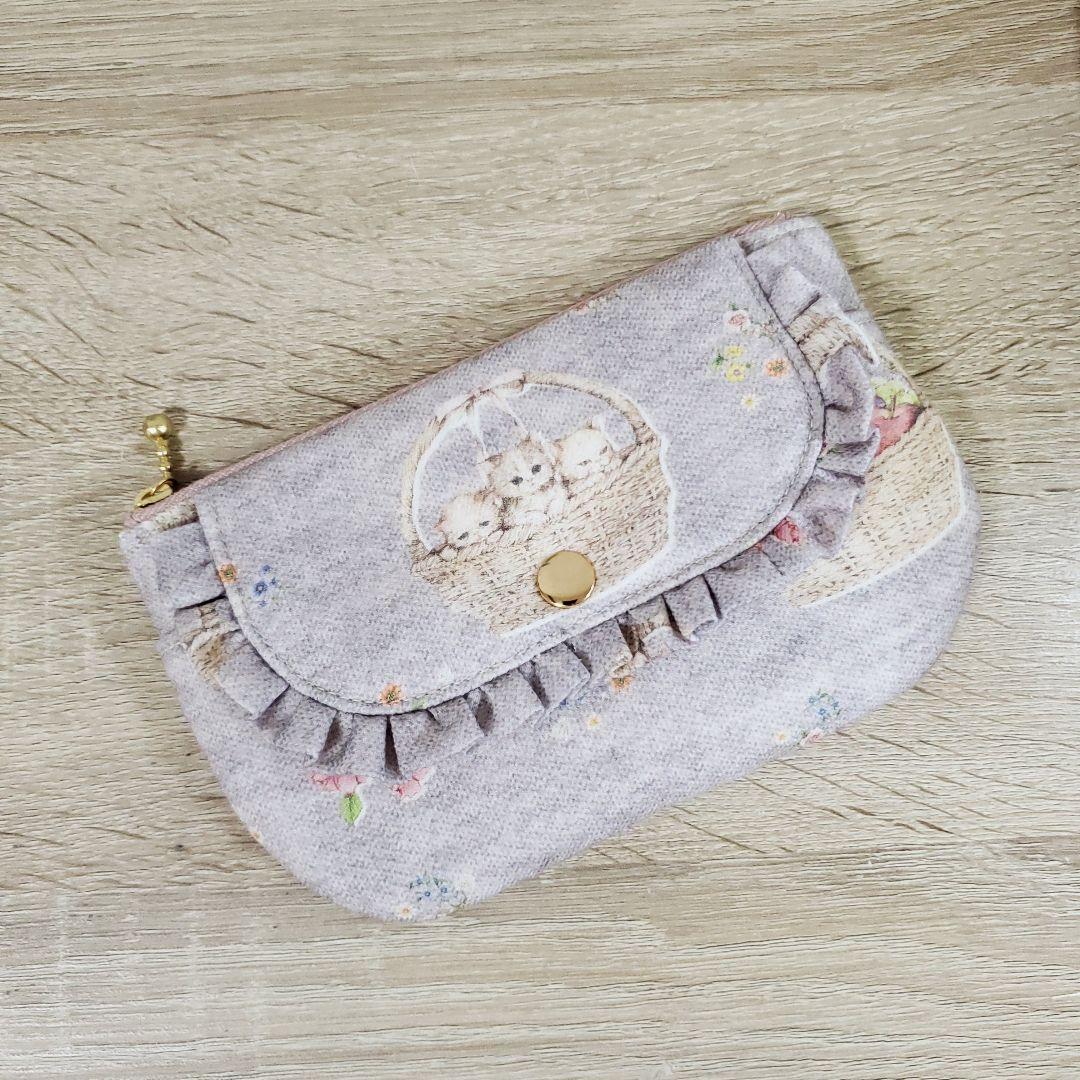 《専用》ハンドメイド 16cmフリル蓋付きポーチ