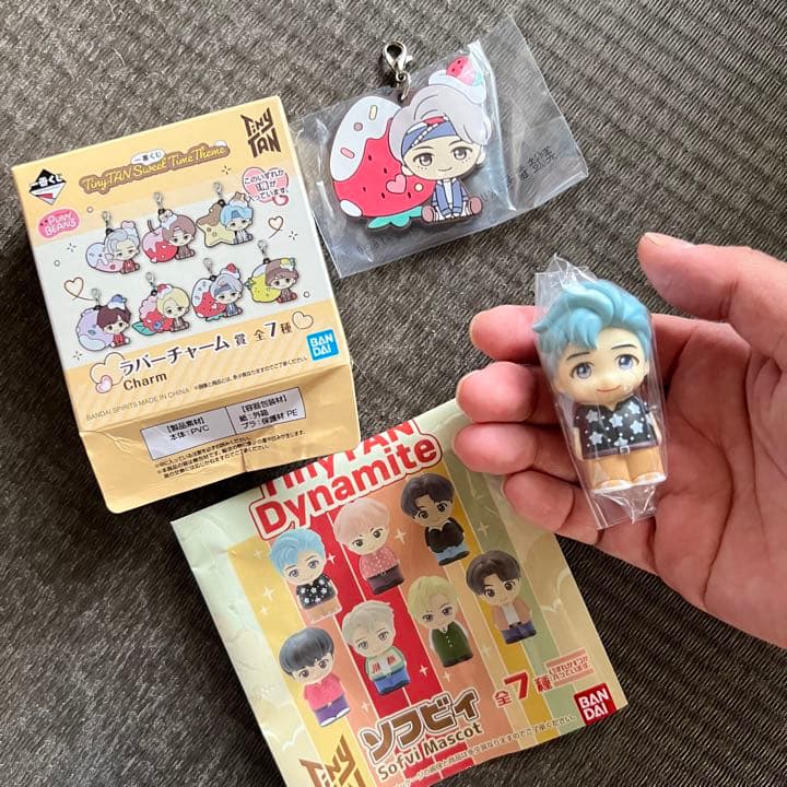 タイニータン Qposket 一番くじ 絆創膏 モアプラスおすわりぬいぐるみ