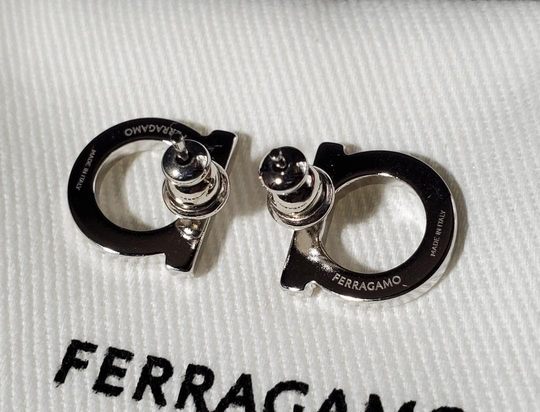 [新品] フェラガモ FERRAGAMO ピアス ガンチーニ クリスタル