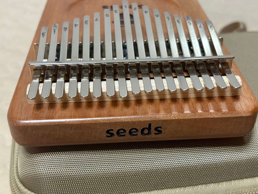 seeds カリンバ ケース付き　17音　終売モデル