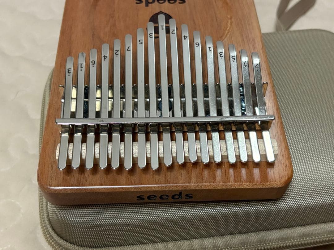 seeds カリンバ ケース付き　17音　終売モデル