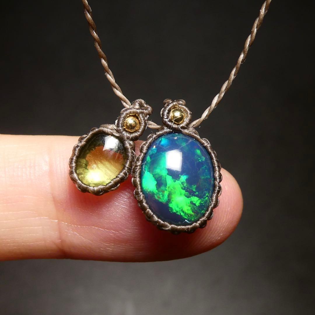 ブラックオパールとペリドットのマクラメネックレス