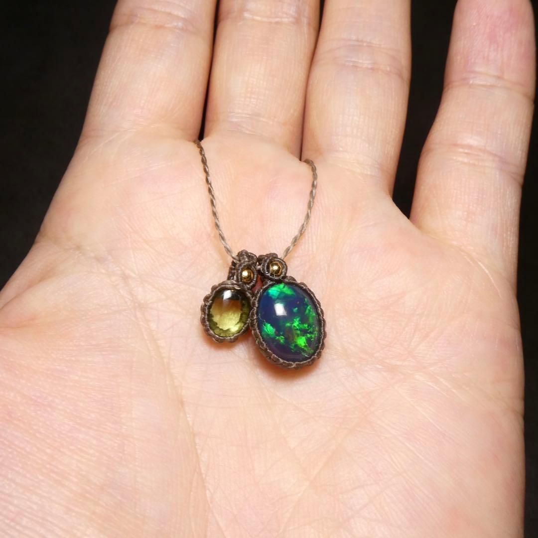 ブラックオパールとペリドットのマクラメネックレス