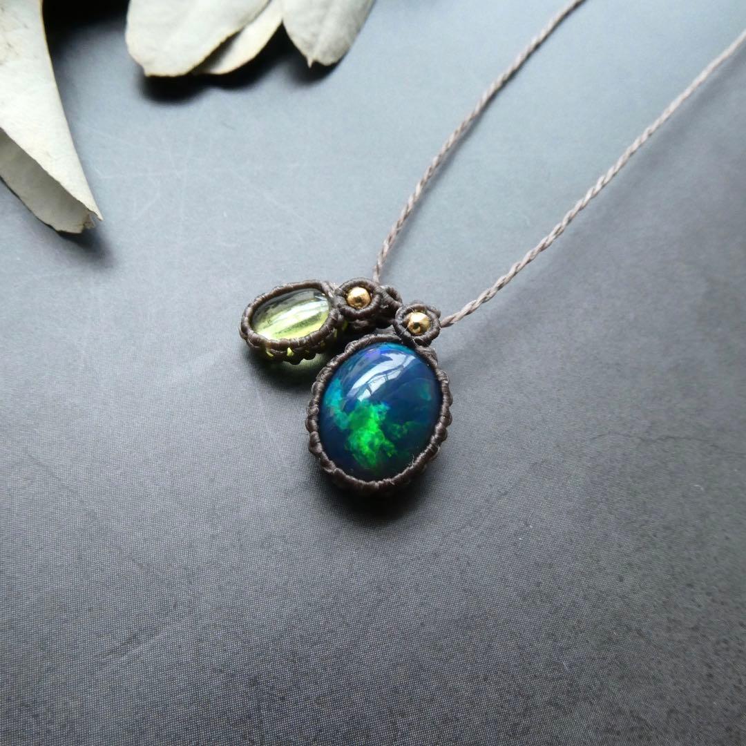 ブラックオパールとペリドットのマクラメネックレス