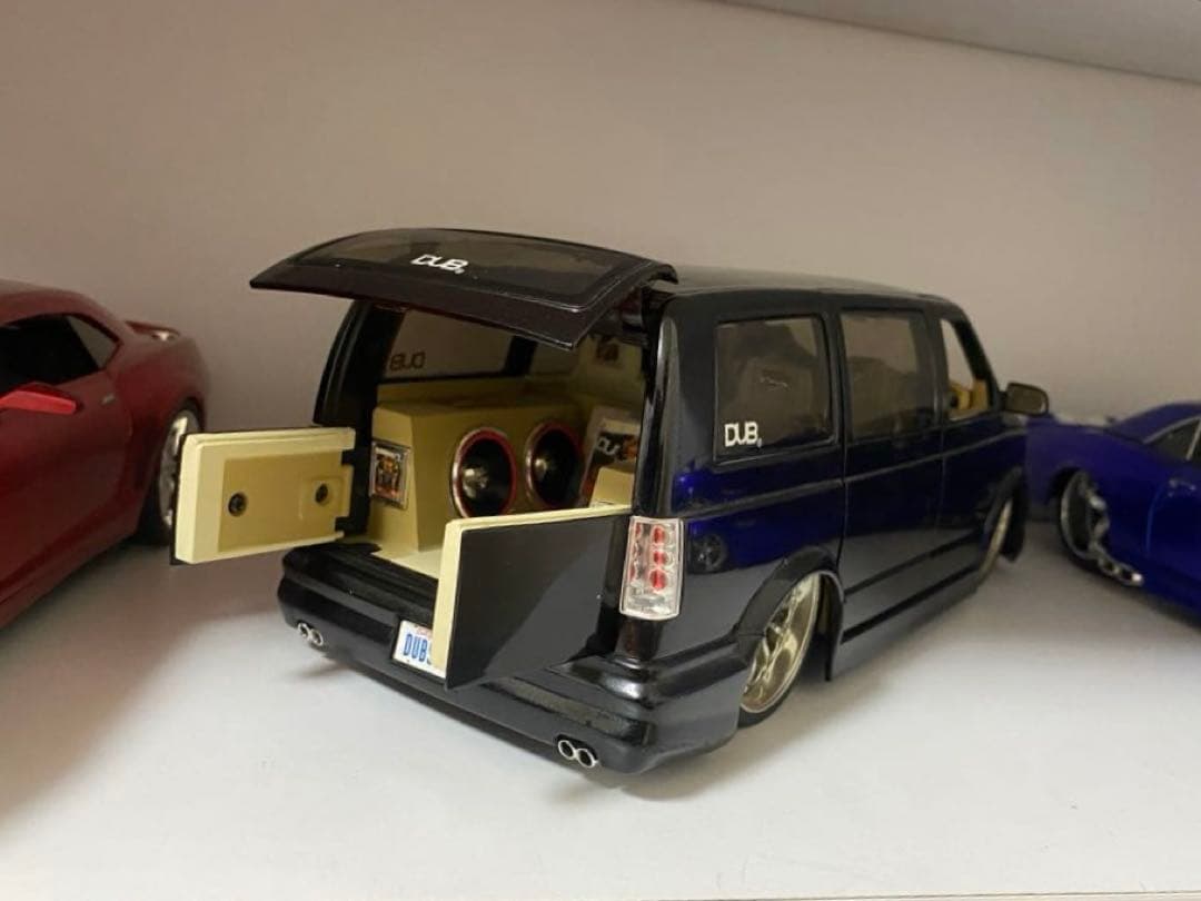 1/18 ミニカー　シボレー　アストロ　ブラック　DUB city