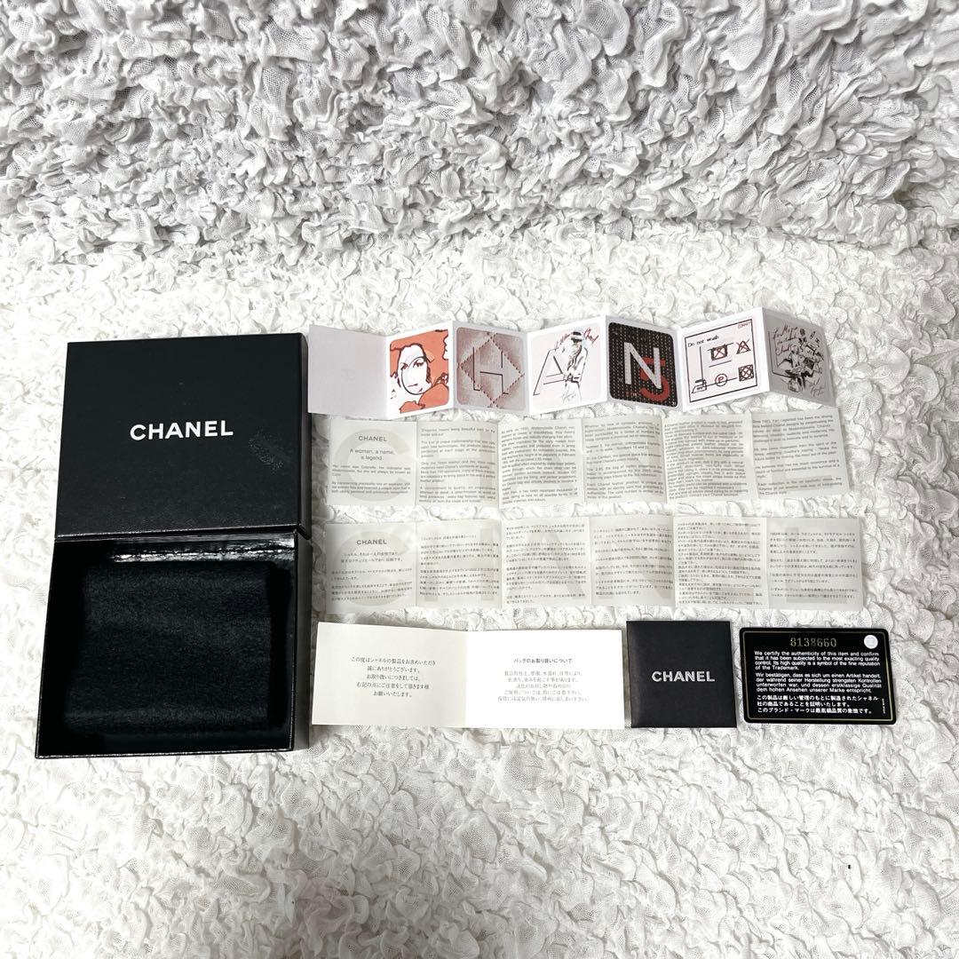 CHANEL ブラック 二つ折り財布　キャビアスキン　コンパクト　レザー　黒