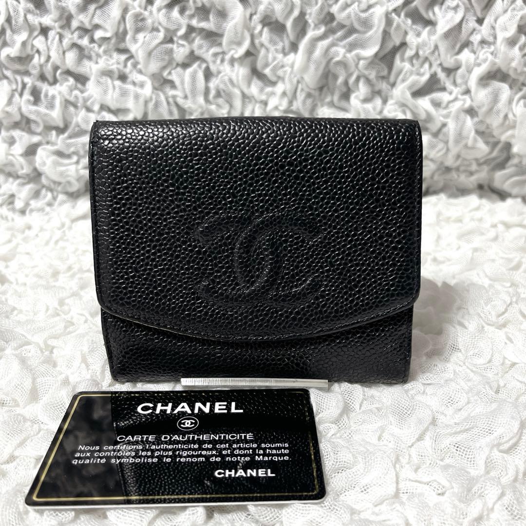 CHANEL ブラック 二つ折り財布　キャビアスキン　コンパクト　レザー　黒