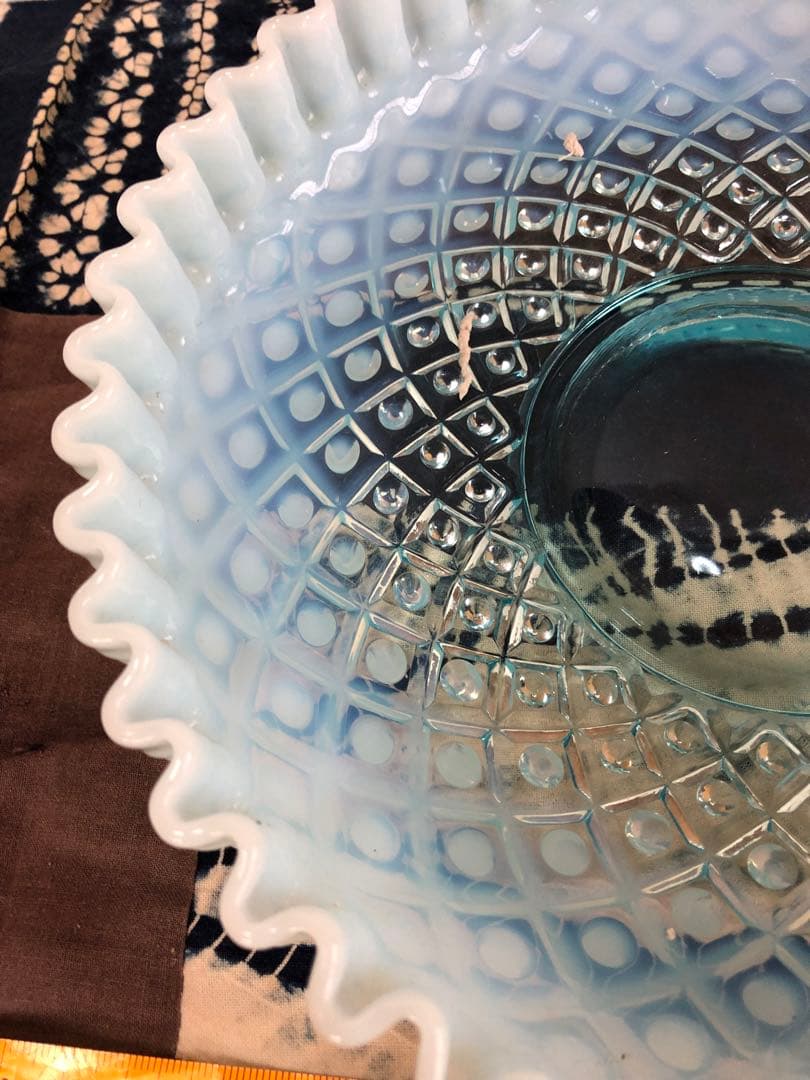 セール‼️断捨離逸品　 縁波形フリル ブルーオパールセントボウル