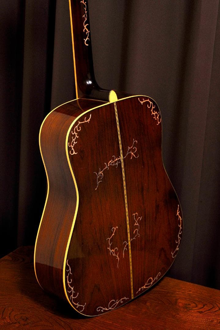 ★YAMAHA FGシリーズの奏でる華やかな場面で演出を高める【彫刻装飾ギター】