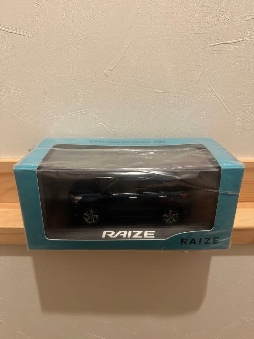 トヨタ　RAIZE ミニカー レザーブルークリスタルシャイン　新品