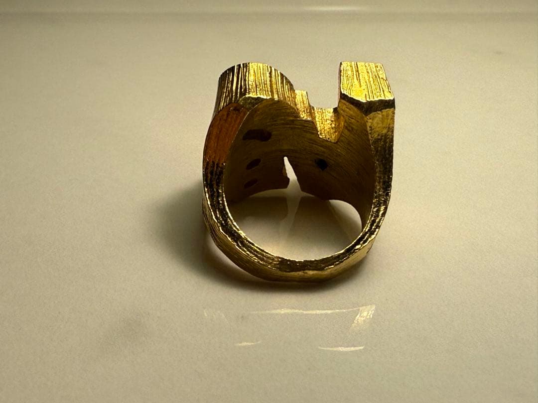 ロバート・インディアナ《LOVE》モチーフ ゴールドカラー リング