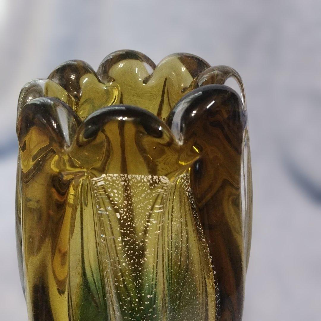 ビードロ ？黄緑色 花びらデザイン ガラス花瓶