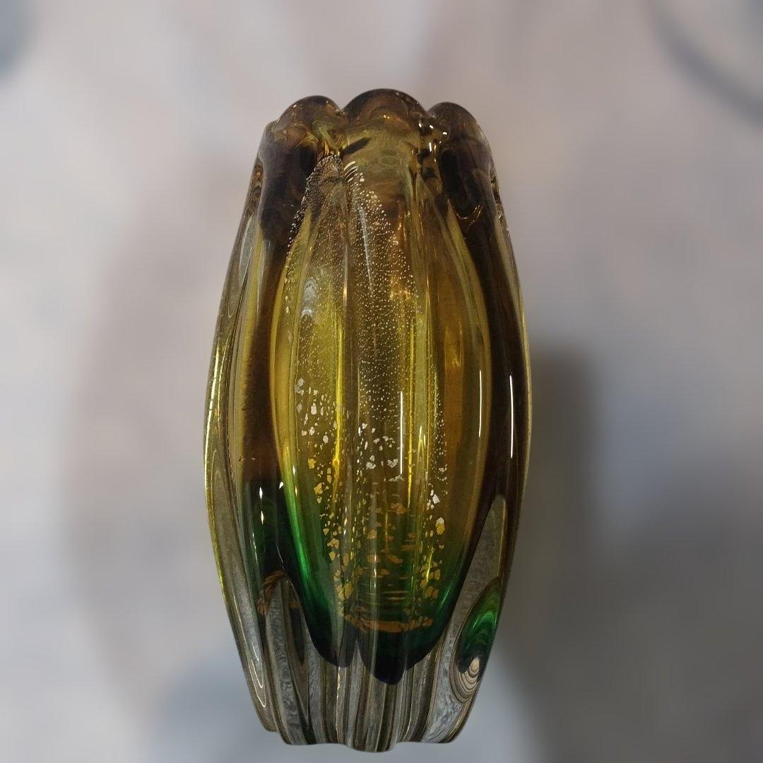 ビードロ ？黄緑色 花びらデザイン ガラス花瓶