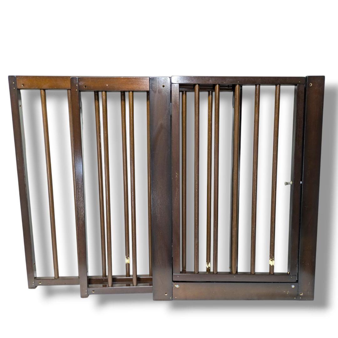 定価は高級品！噛み跡ありの訳あり特価。仕切り付きで広々使える木製サークル。