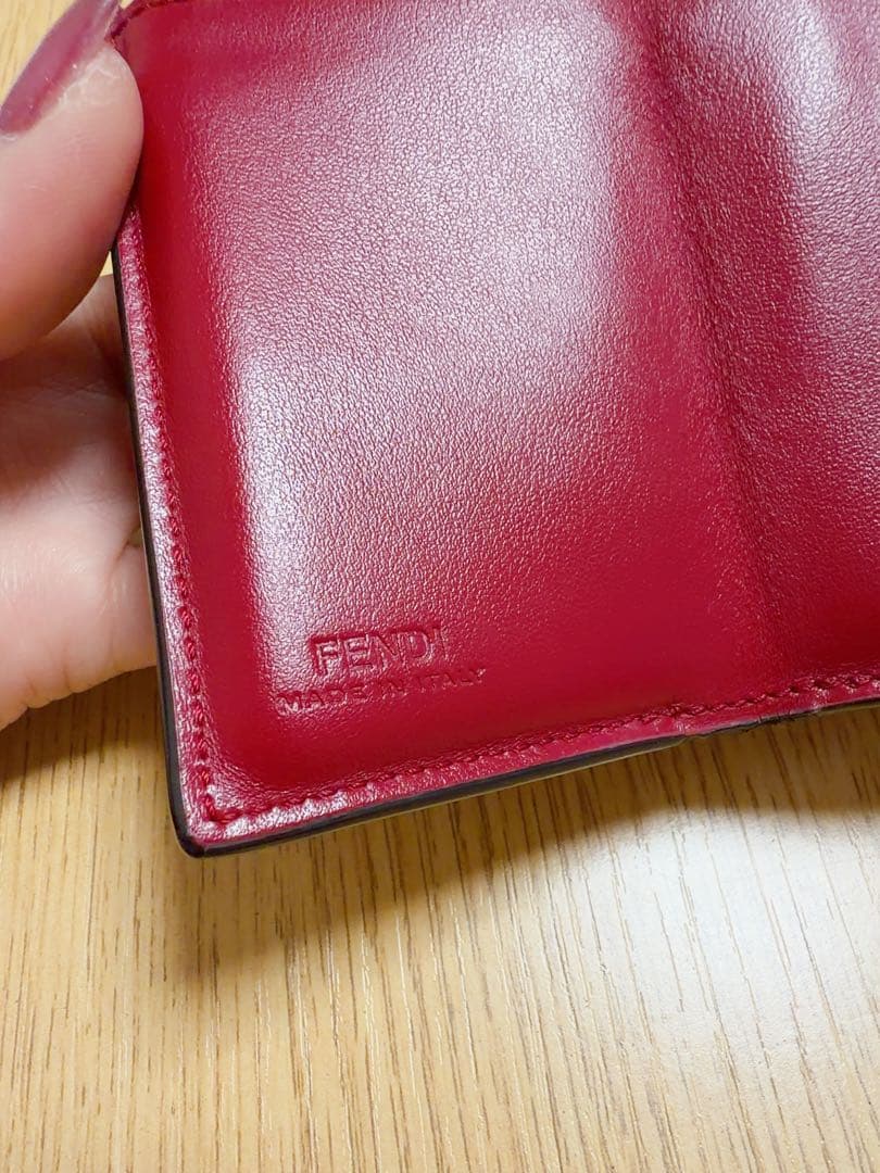 フェンディ 三つ折り財布 エフイズ FFロゴ エンボス レザー バイカラーレッド