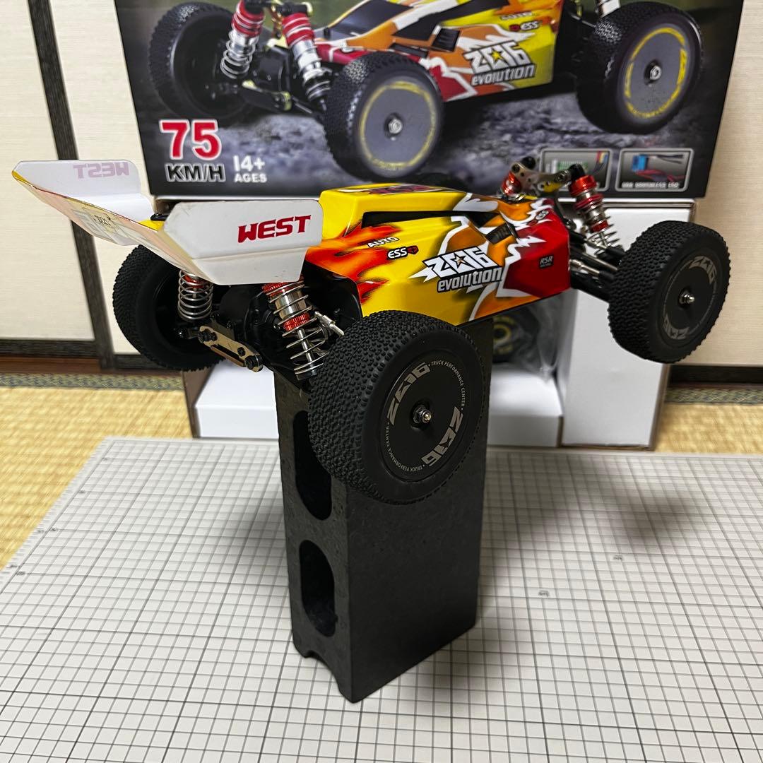 最終値下　爆速　ハイテック正規、社外OP多数ブラシレスラジコン75キロ4WD美品