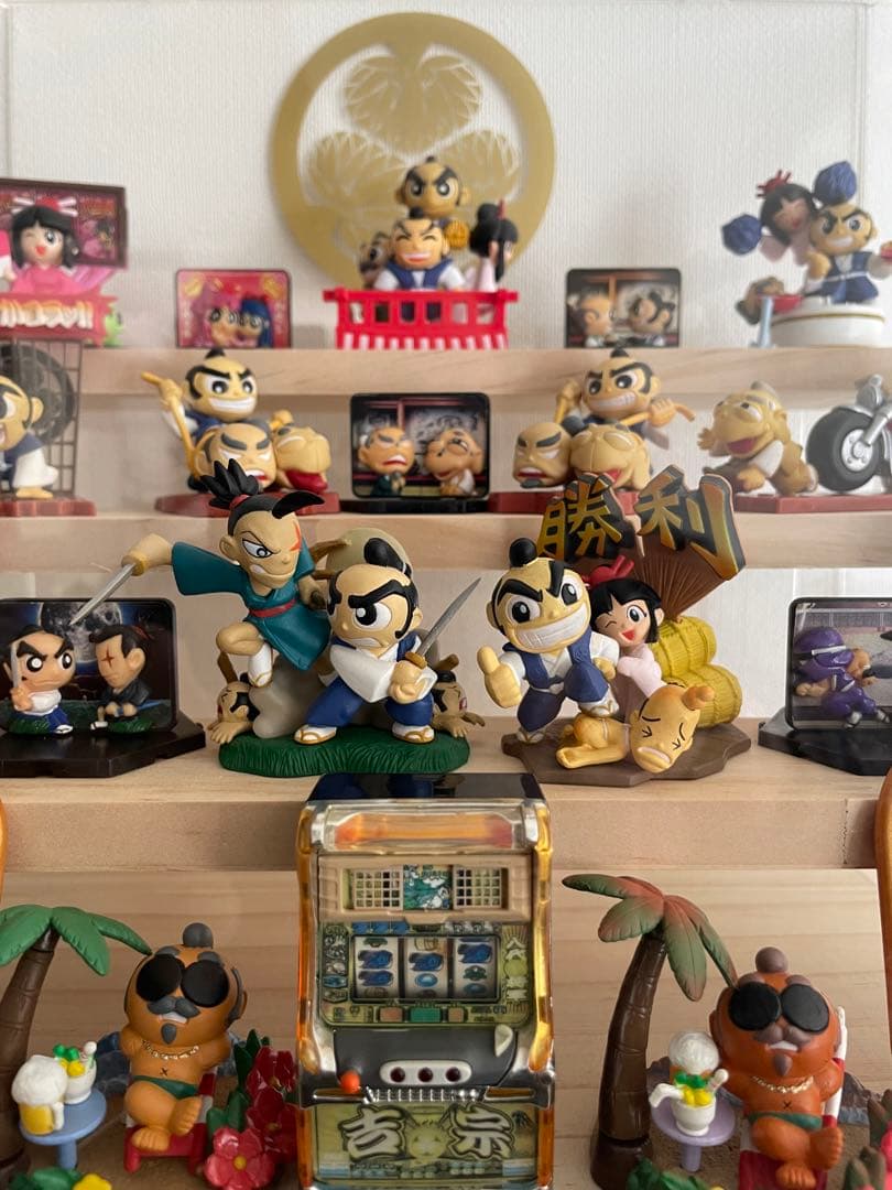 【吉宗フィギュアコレクション】　　　　　扇子、小判付