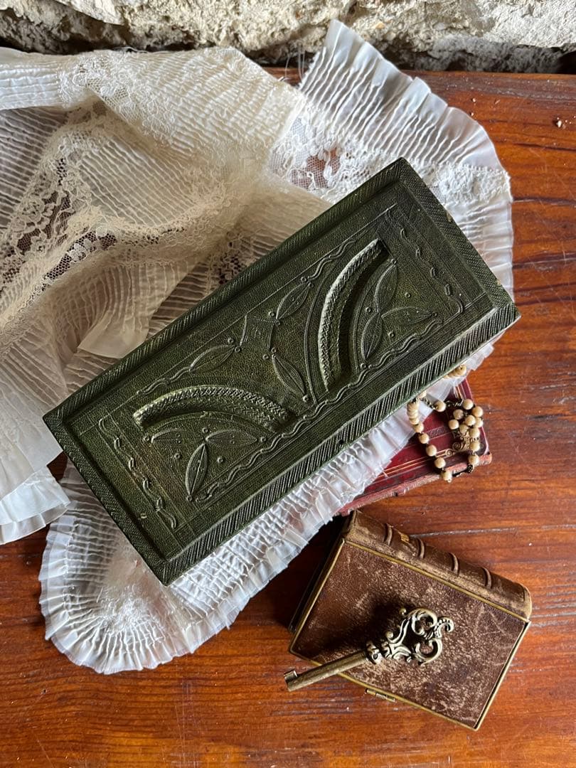 ◆フランスアンティーク｜ハンドメイド型押し革の木箱レザー小箱、緑モスグリーン茶
