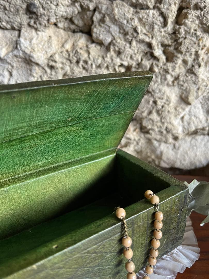 ◆フランスアンティーク｜ハンドメイド型押し革の木箱レザー小箱、緑モスグリーン茶