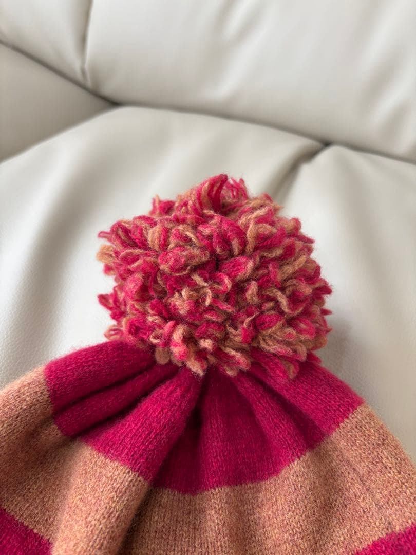 【値下げ中】VivienneWestwood赤系耳当て付きニット帽 ポンポン