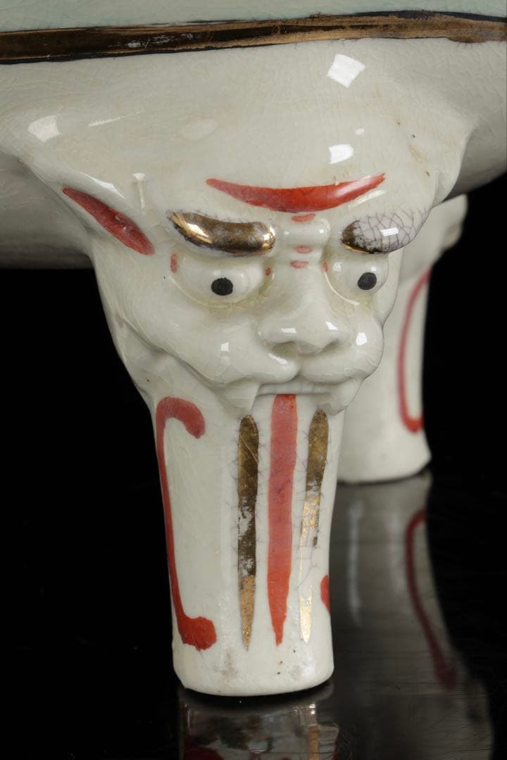 薩摩焼 丸十字家紋 金襴手色絵金彩 武者人物図 獅子摘 三足香炉 特大62cm