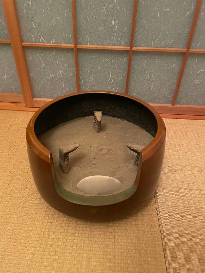 茶釜です。箱付きです。希望があれば風炉と一緒に販売します