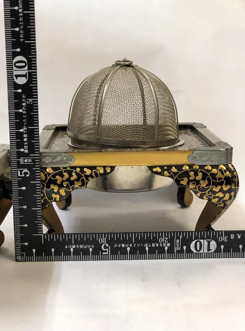 雛道具　金蒔絵　木製　ミニ火鉢　唐草模様　アンティーク　御殿火鉢