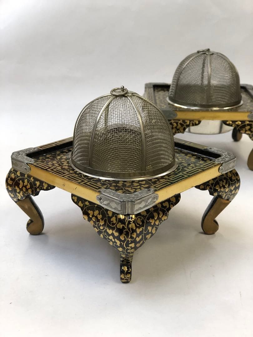 雛道具　金蒔絵　木製　ミニ火鉢　唐草模様　アンティーク　御殿火鉢