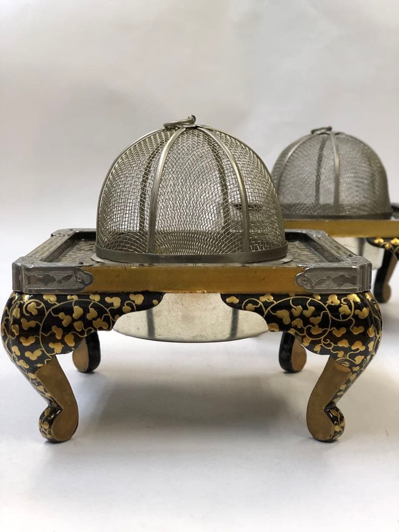 雛道具　金蒔絵　木製　ミニ火鉢　唐草模様　アンティーク　御殿火鉢