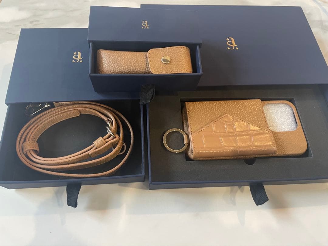 iPhone16pro ケース リップケース・ストラップ付き　ボナベンチュラ