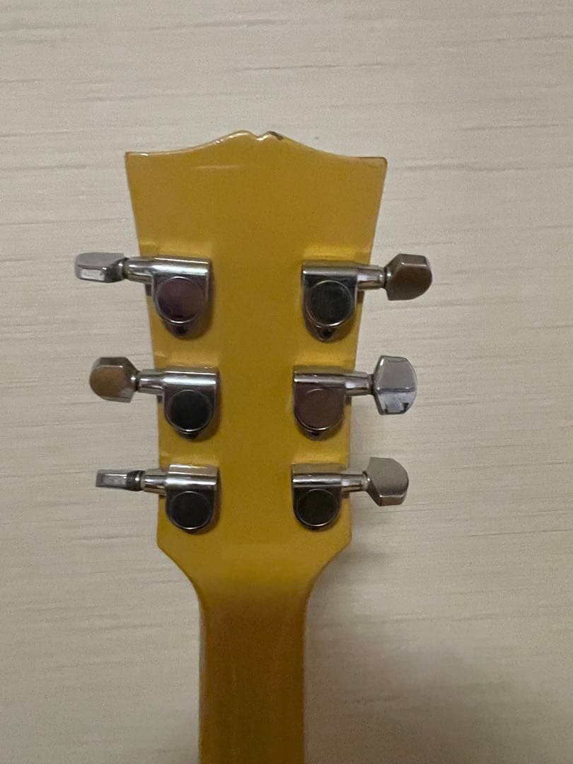 gibson風？　イエロー ダブルカッタウェイ エレキギター
