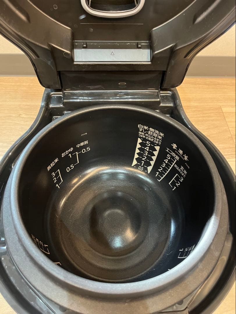 S*e様 良品✨三菱　本炭釜　NJ-AWB10 2021年製　5.5合　IH炊飯