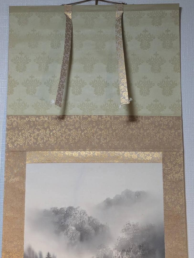 【真作】掛軸　幽谷山村図　霧に包まれた幻想の墨絵　墨絵山水　静謐な風景　T140