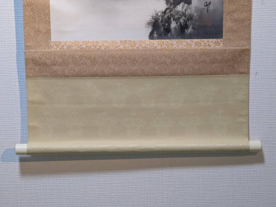 【真作】掛軸　幽谷山村図　霧に包まれた幻想の墨絵　墨絵山水　静謐な風景　T140