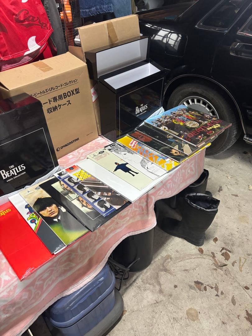 The Beatles レコードボックス 未開封と盾とプレート５枚